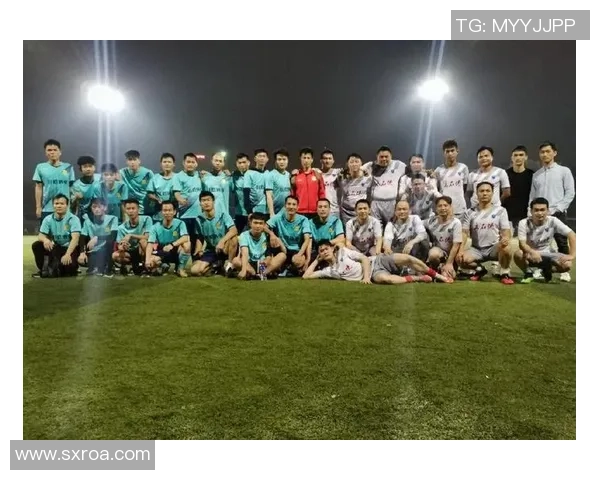 赛后分析:上海足球队与成都足球队的战术意识与表现对比探讨 赛后分析:上海足球队与成都足球队的战术意识与表现对比探讨