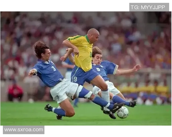 模仿足球明星精彩瞬间视频挑战展现你的球技与创意 模仿足球明星精彩瞬间视频挑战展现你的球技与创意